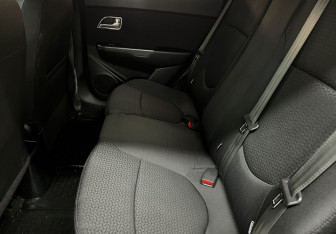 Подержанный автомобиль Kia Rio Sedan 2015 года (14 фото)