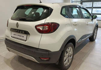 Подержанный автомобиль Renault Kaptur 2017 года (6 фото)