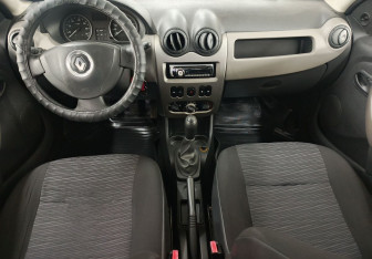 Подержанный автомобиль Renault Sandero 2011 года (11 фото)