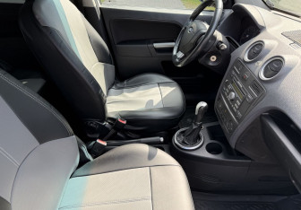 Подержанный автомобиль Ford Fusion 2006 года (10 фото)