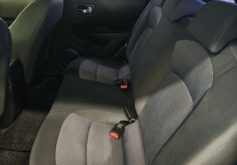 Подержанный автомобиль Nissan Qashqai 2011 года (12 фото)