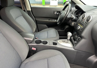 Подержанный автомобиль Nissan Qashqai 2010 года (10 фото)