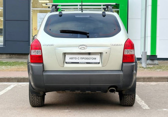 Подержанный автомобиль Hyundai Tucson 2007 года (6 фото)