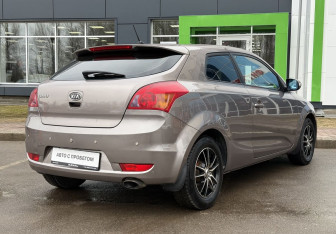 Подержанный автомобиль Kia Ceed Hatchback 2010 года (5 фото)