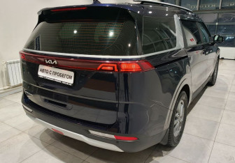 Подержанный автомобиль Kia Carnival 2021 года (6 фото)