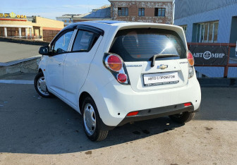Подержанный автомобиль Chevrolet Spark 2012 года (7 фото)
