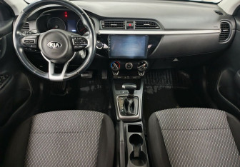 Подержанный автомобиль Kia Rio Sedan 2017 года (11 фото)