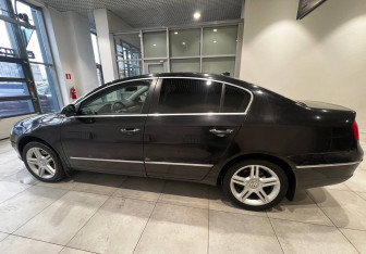 Подержанный автомобиль Volkswagen Passat Sedan 2010 года (8 фото)