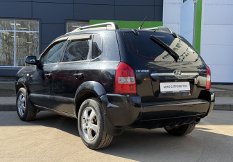 Подержанный автомобиль Hyundai Tucson 2007 года (7 фото)