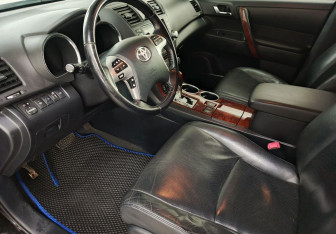 Подержанный автомобиль Toyota Highlander 2011 года (10 фото)