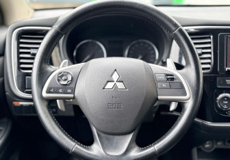Подержанный автомобиль Mitsubishi Outlander 2014 года (12 фото)