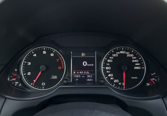 Подержанный автомобиль Audi Q5 2009 года (12 фото)