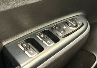 Подержанный автомобиль Kia Rio Sedan 2017 года (16 фото)