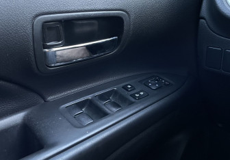 Подержанный автомобиль Mitsubishi Outlander 2014 года (15 фото)