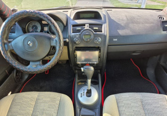Подержанный автомобиль Renault Megane Sedan 2006 года (11 фото)