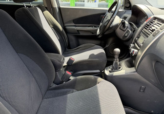 Подержанный автомобиль Hyundai Tucson 2008 года (10 фото)