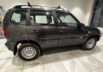 Подержанный автомобиль Chevrolet Niva 2013 года (4 фото)