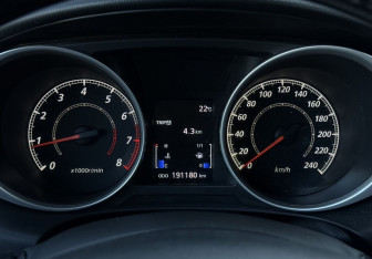 Подержанный автомобиль Mitsubishi ASX 2011 года (12 фото)