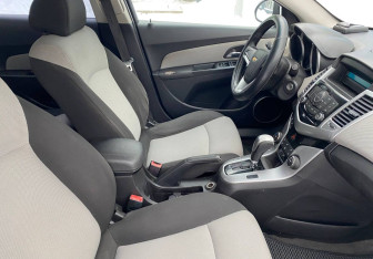 Подержанный автомобиль Chevrolet Cruze Sedan 2011 года (10 фото)