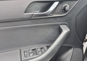 Подержанный автомобиль Skoda Rapid Liftback 2015 года (15 фото)