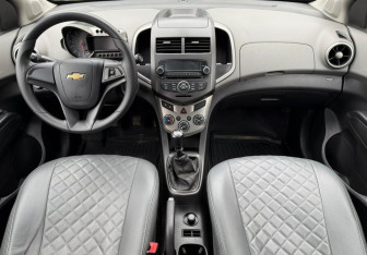 Подержанный автомобиль Chevrolet Aveo Sedan 2013 года (9 фото)