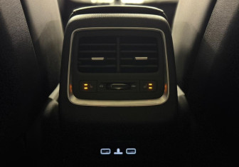 Подержанный автомобиль Geely Atlas Pro 2023 года (16 фото)