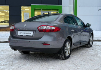 Подержанный автомобиль Renault Fluence 2011 года (5 фото)
