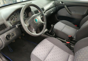 Подержанный автомобиль Skoda Octavia Liftback 2008 года (9 фото)