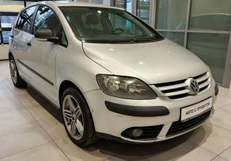 Подержанный автомобиль Volkswagen Golf Plus 2008 года (3 фото)