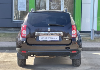 Подержанный автомобиль Renault Duster 2014 года (6 фото)