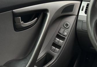 Подержанный автомобиль Hyundai Elantra Sedan 2010 года (13 фото)