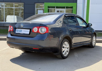 Подержанный автомобиль Volkswagen Jetta Sedan 2009 года (5 фото)