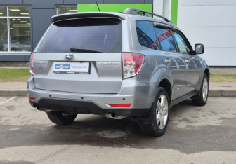 Подержанный автомобиль Subaru Forester Suv 2008 года (5 фото)