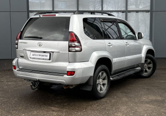 Подержанный автомобиль Toyota Land Cruiser Prado 2007 года (6 фото)