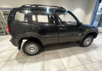 Подержанный автомобиль Chevrolet Niva 2011 года (4 фото)