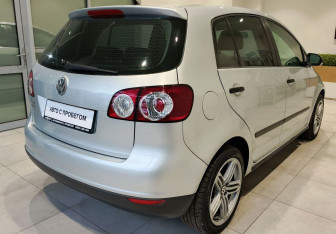 Подержанный автомобиль Volkswagen Golf Plus 2008 года (4 фото)