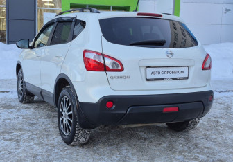 Подержанный автомобиль Nissan Qashqai 2013 года (7 фото)
