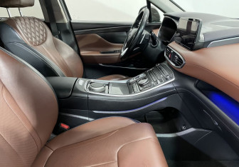 Подержанный автомобиль Hyundai Santa Fe 2021 года (10 фото)