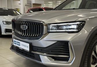 Подержанный автомобиль Geely Monjaro 2023 года (18 фото)