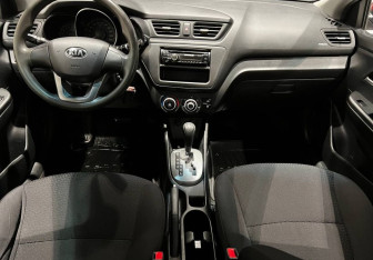 Подержанный автомобиль Kia Rio Sedan 2013 года (11 фото)