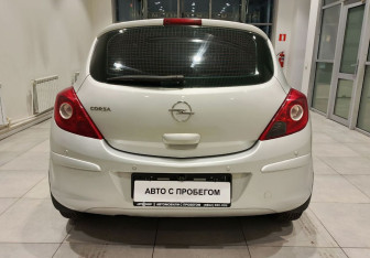 Подержанный автомобиль Opel Corsa 2010 года (16 фото)