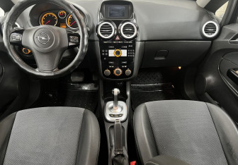 Подержанный автомобиль Opel Corsa 2008 года (10 фото)
