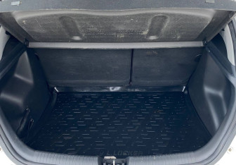 Подержанный автомобиль Kia Rio Hatchback 2013 года (16 фото)