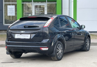 Подержанный автомобиль Ford Focus Hatchback 2011 года (5 фото)