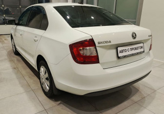 Подержанный автомобиль Skoda Rapid Liftback 2017 года (7 фото)