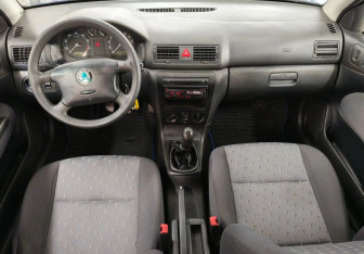 Подержанный автомобиль Skoda Octavia Liftback 2008 года (10 фото)