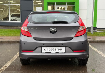 Подержанный автомобиль Hyundai Solaris Hatchback 2016 года (6 фото)