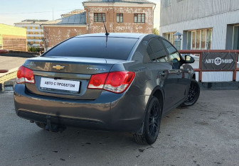 Подержанный автомобиль Chevrolet Cruze Sedan 2010 года (8 фото)