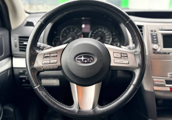Подержанный автомобиль Subaru Outback Wagon 2011 года (12 фото)