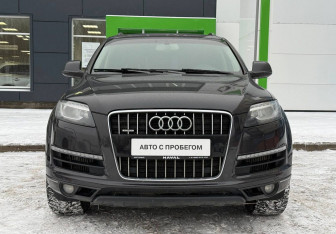 Подержанный автомобиль Audi Q7 2015 года (2 фото)